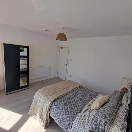 96 The Fordrough Apartment